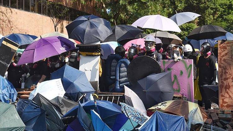 Hong Kong'da üniversite işgalindeki protestocular 10 gündür polis ablukasında
