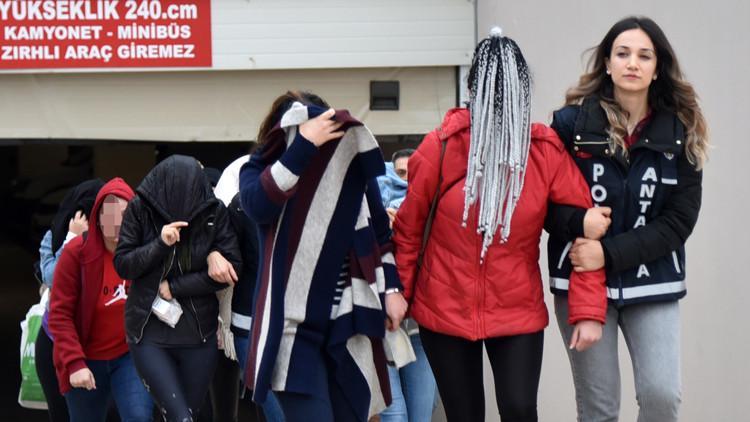 Antalya'da 'jigolo çetesi'ne 9 tutuklama