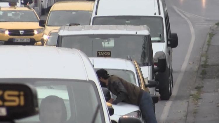 Trafikte korku... Sürücüler endişeli gözlerle bakıyor