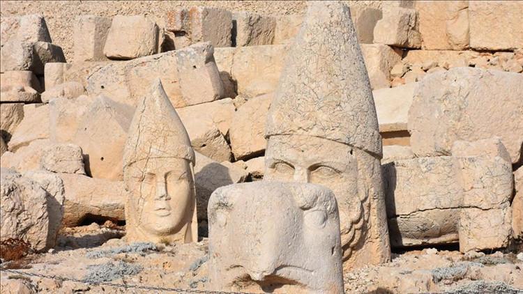 Nemrut Dağı'nda turist yoğunluğu