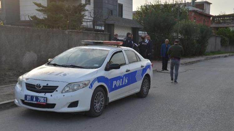 Adana'da dehşet! Sokakta yürürken bıçaklanan kadının durumu ağır