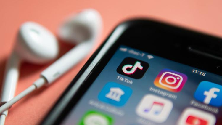TikTok, Çin'in Uygur Türklerini tuttuğu kamplara dikkat çeken genç kadının hesabını engelledi