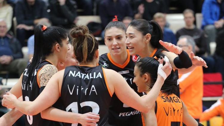 Eczacıbaşı, Finlandiya'da set vermeden kazandı!