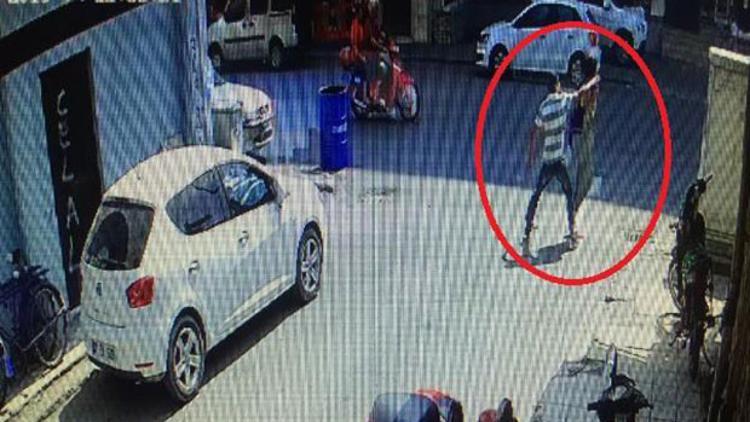 Kapkaç anı güvenlik kamerasında