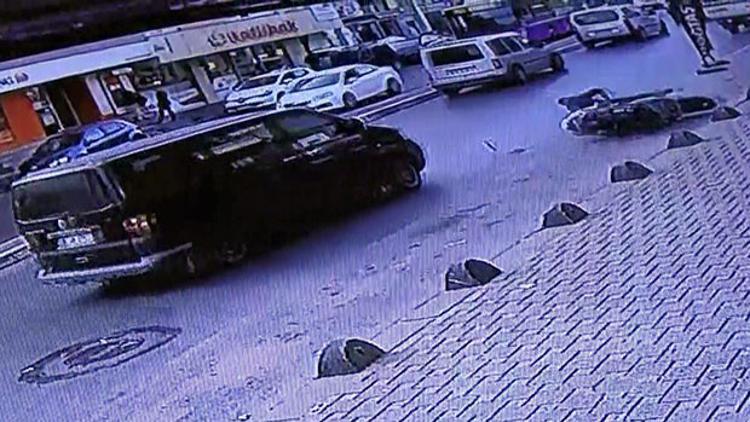 Feci kaza... Motosikletli metrelerce sürüklendi