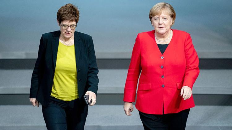 Merkel: ‘Bize ne oluyor böyle?’