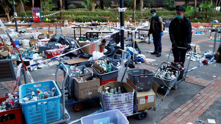 Hong Kong'da polis kuşatma altındaki üniversite kampüsüne girdi