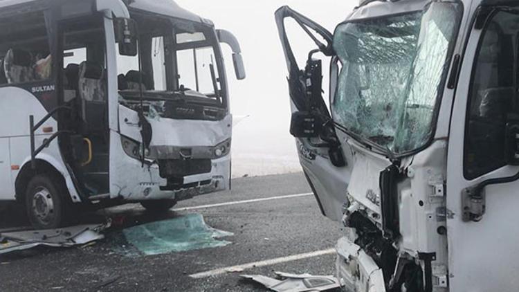 Sarıkamış’ta 6 araç birbirine girdi: 20 yaralı