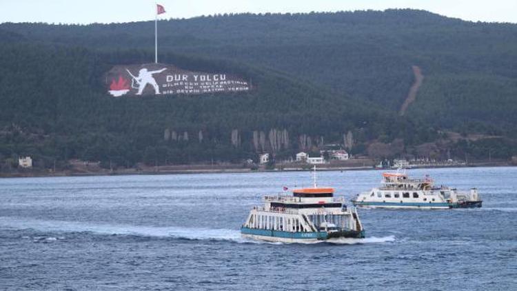 Kuzey Ege'deki lodos feribot seferlerini aksatıyor