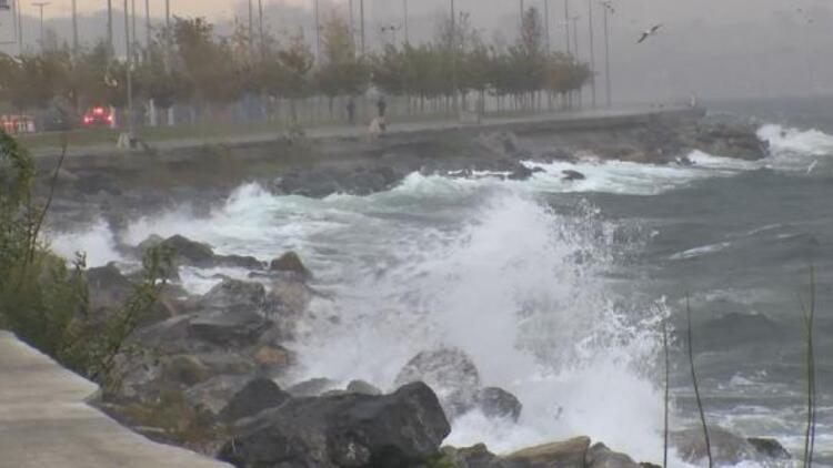 İstanbulda lodos ve sağanak yağış etkili oluyor