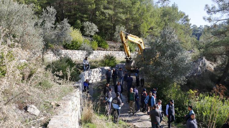 Bakan Kurum kesin talimat vermişti... İş makineleri her yerde! SPA merkezi, otel, restoran ve iskele hepsi yıkıldı