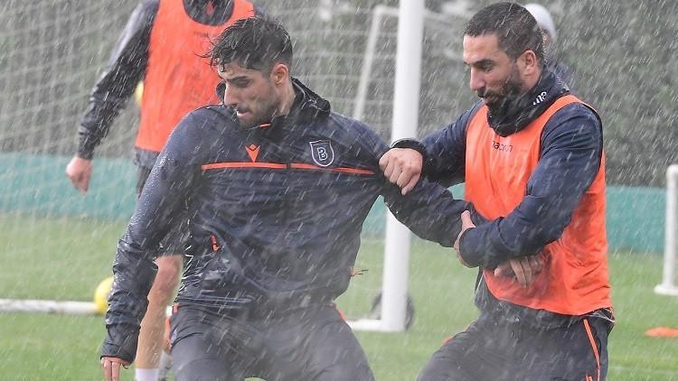 Başakşehir'de Antalyaspor hazırlıkları başladı! Yoğun yağmur altında...