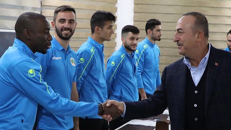 Mevlüt Çavuşoğlu: Cumhurbaşkanımız Erol hocayı seviyor