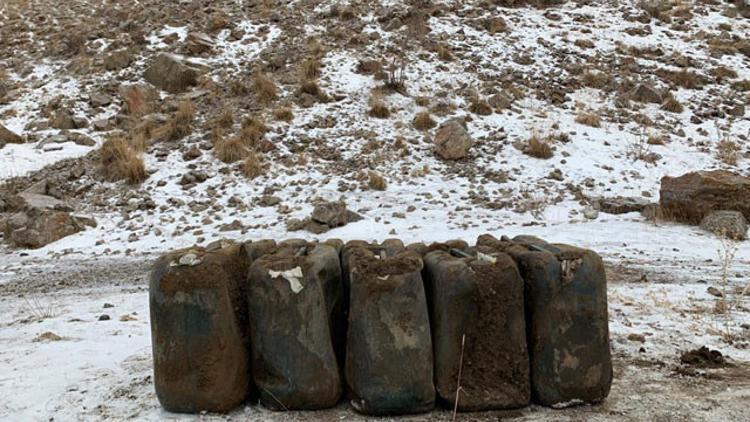 Van'da PKK'ya ağır darbe! 2 ton ele geçirildi