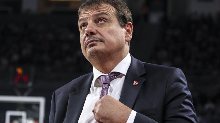 Ergin Ataman'a şok! İçeri almadılar...