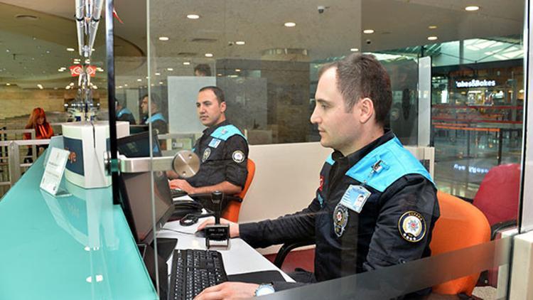 Talimat verildi, kıyafetleri değişti! Pasaport polislerine turkuaz yelek..