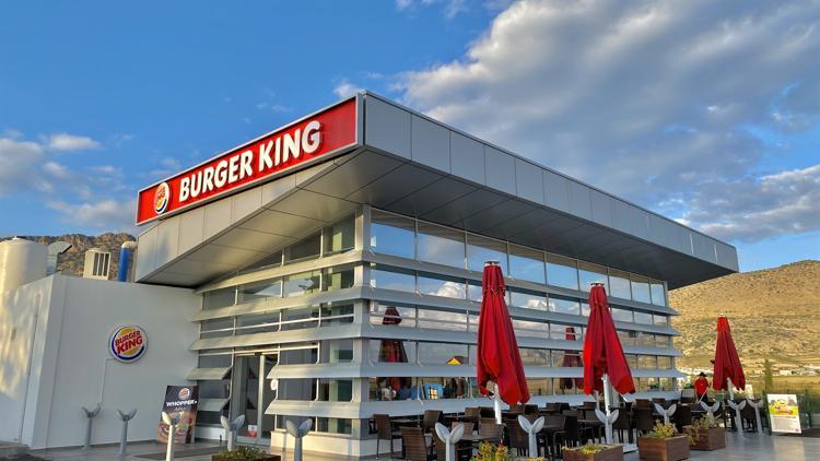 ABD'li fast-food devi KKTC'de Rum ambargosunu deldi