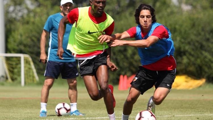 15 yaşındaki Emre ilk 11'de