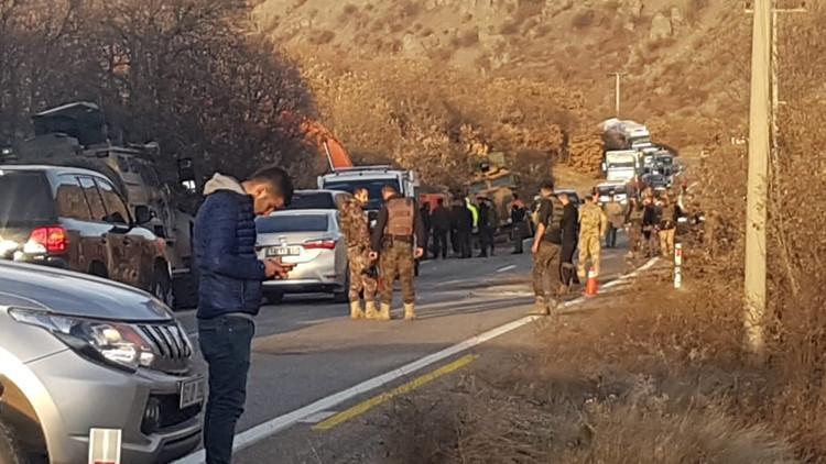 Tunceli'de operasyondan dönen askerleri taşıyan zırhlı araç devrildi