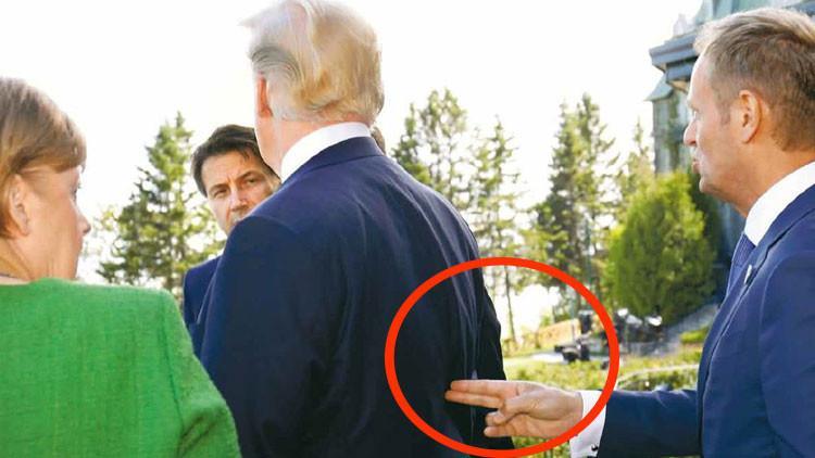 Donald Tusk'ın Trump'a 'silah' doğrulttuğu fotoğraf tartışma yarattı