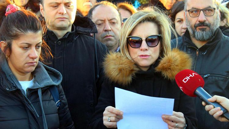 İzmir'deki kolejde kriz sürüyor... Veliler böyle tepki gösterdi