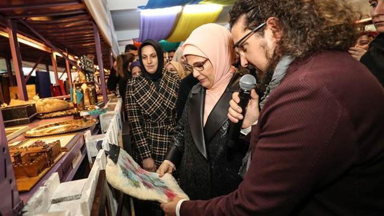 Emine Erdoğan, "Artsın Eksilmesin Dönüşüm Pazarı"nı ziyaret etti