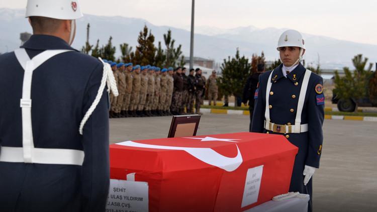 Kuleden düşen astsubay, şehit oldu