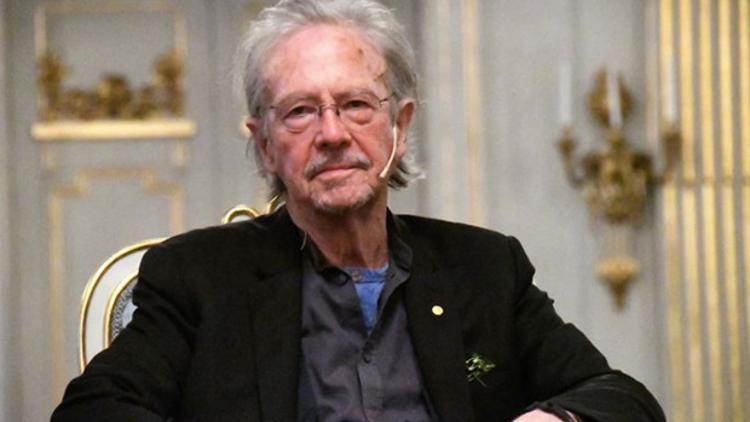 Akademisyen ve gazeteciler Nobel Edebiyat Ödülü'nün Handke'den geri alınmasını istedi