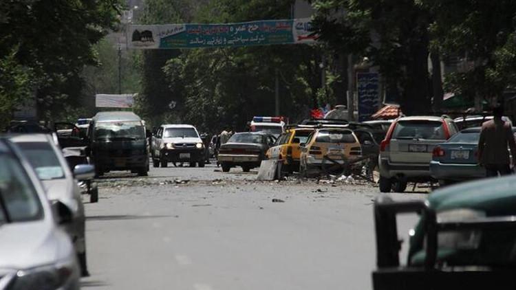 Afganistan'da yola yerleştirilen bomba patladı: 10 ölü