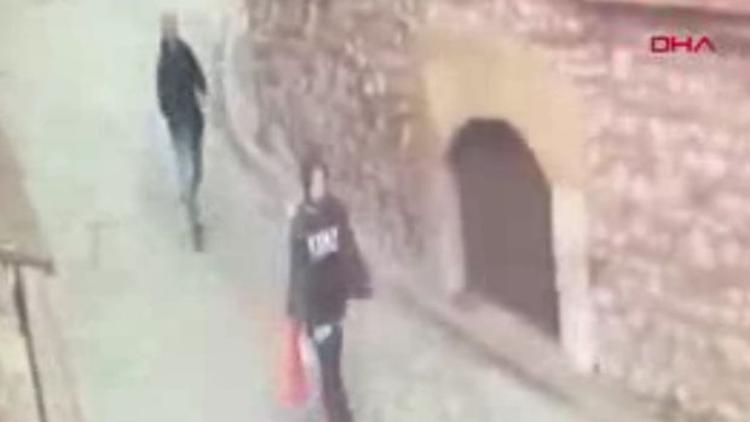Balat'ta sapık dehşeti... Mahalleli kurtardı