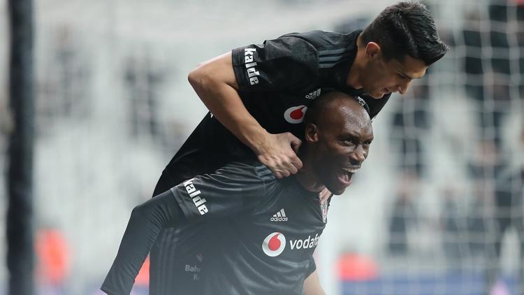 Atiba Hutchinson, Beşiktaş'taki en skorer sezonunu yaşamaya çok yakın!