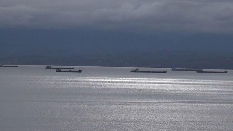 Fırtınadan kaçan gemiler Sinop Limanına sığındı