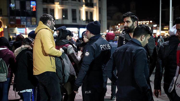İzmirde bu gece 5 bin 500 polis görev yapacak