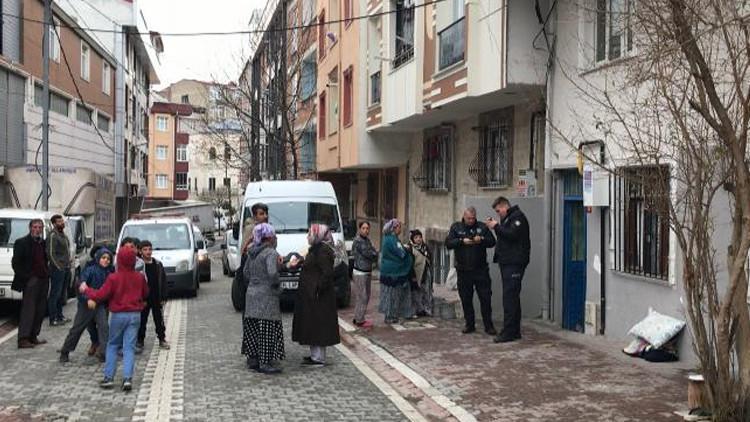 Esenyurt'ta güvercin yakalamak isteyen çocuk, terastan düştü