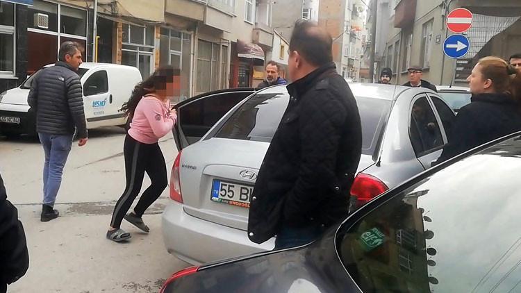 Ortalık bir anda karıştı! Sivil polisler müdahale etti...