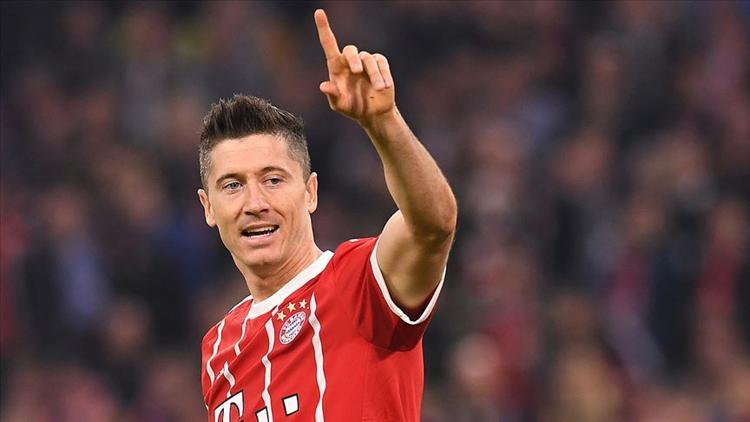 Bundesliga'da ilk yarının en iyi futbolcusu Lewandowski seçildi
