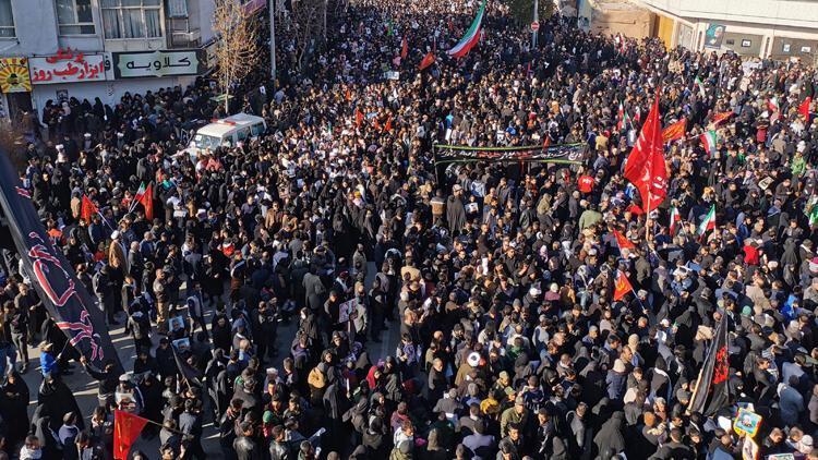 Süleymani'nin cenazesinde izdiham