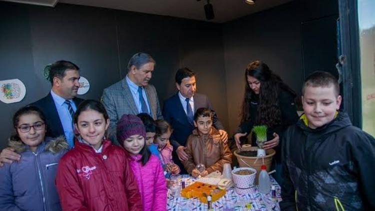 Bodrum'daki tır okulları gezerek minik öğrencilere bilim ve sanat öğretecek