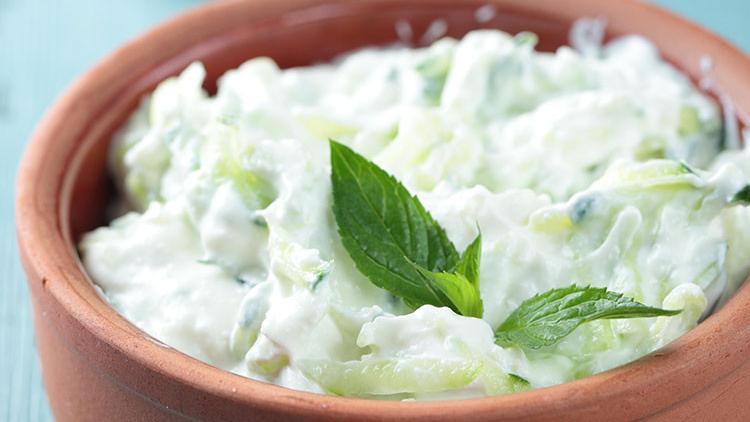 Yoğurtlu tavuk salatası tarifi