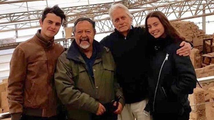 Michael Douglas çocukları Dylan ve Carys ile Efes Antik Kenti'ni gezdi