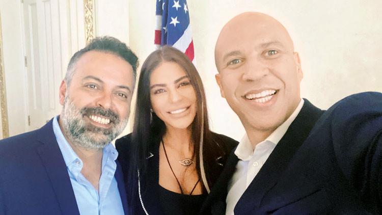 Süreyya Yalçın, ABD başkanlığına adaylığını koyan Cory Booker’ı Miami’deki malikanesinde ağırladı.