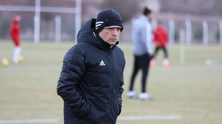 Süper Lig lideri Sivasspor'un yeni transferi Yasin Öztekin ilk idmanına çıktı