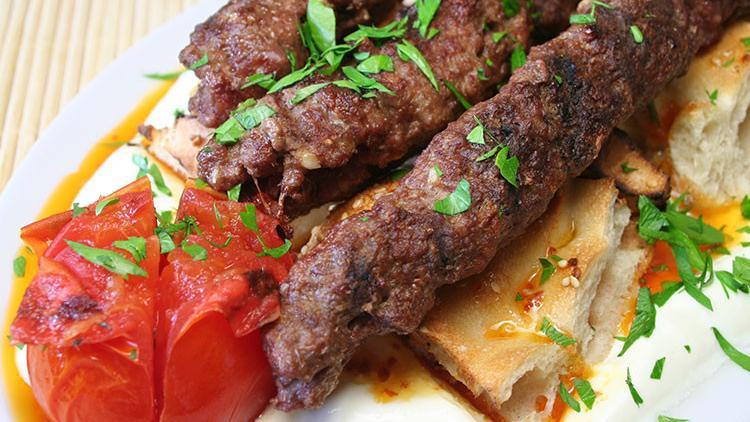 Yoğurtlu Maraş kebabı tarifi