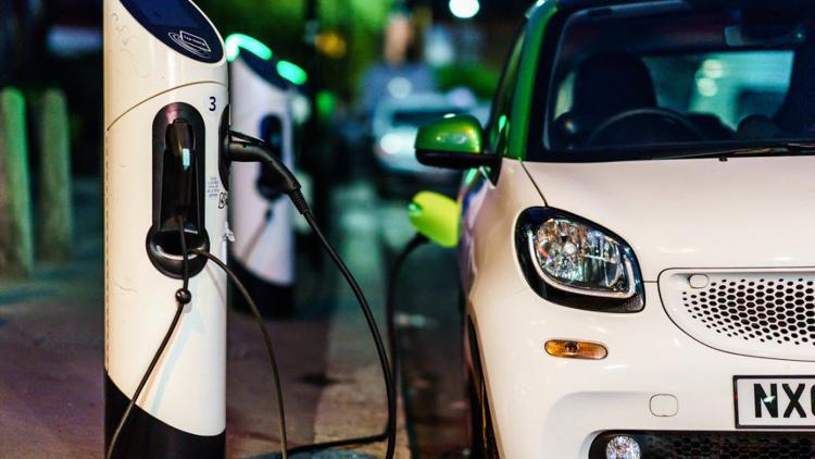 Almanya'da elektrikli otomobile geçiş 410 bin kişinin işsiz kalmasına neden olabilir