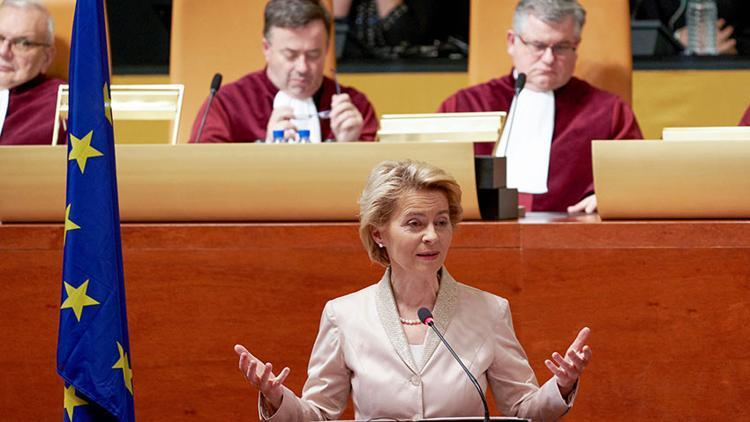 AB Komisyonu Başkanı von der Leyen yemin etti