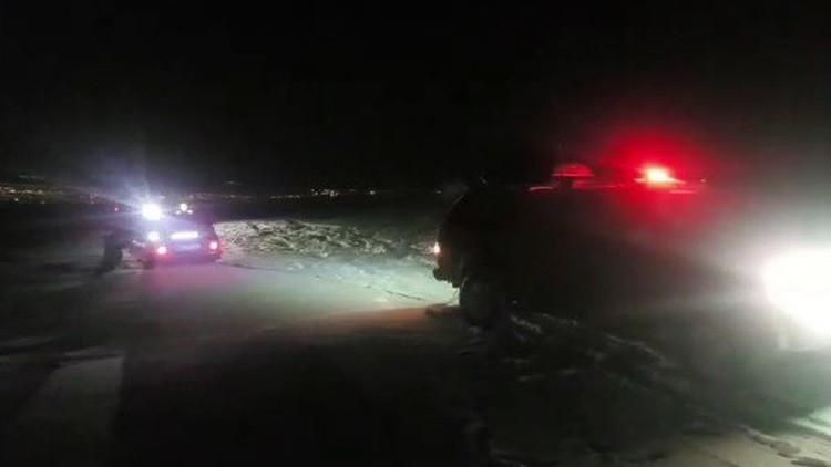 Kar ve tipide mahsur kalan araçlar macera offroad ekibi kurtardı