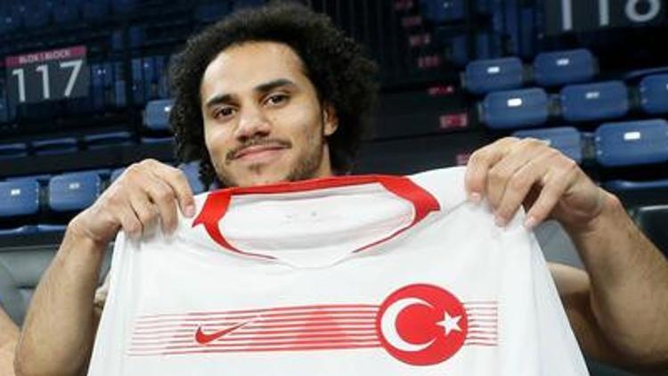 Hidayet Türkoğlu: “Shane Larkin’i milli takımda görmek istiyoruz”