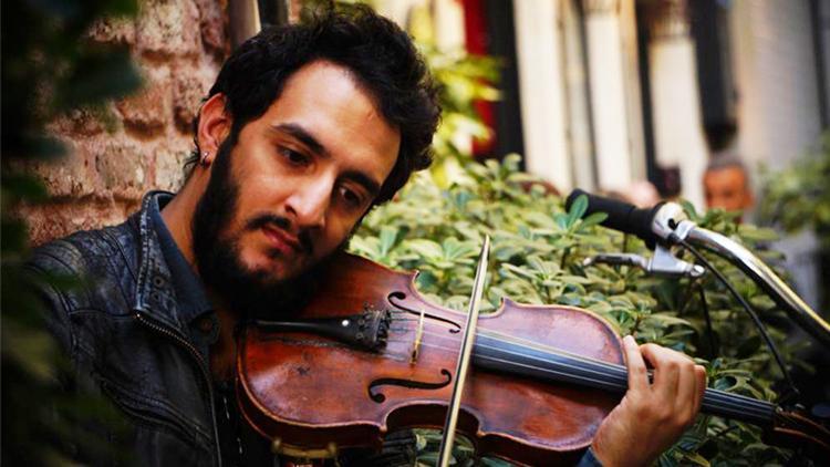 Tek Kişilik Orkestra Sunan Müzisyen Erdem Altınses