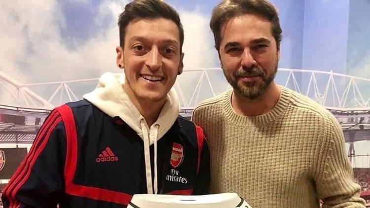 Mesut Özil'e Londra'da özel konuk