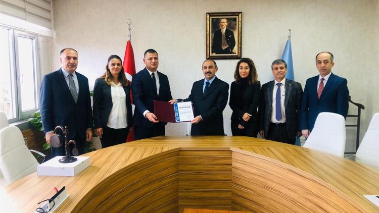 MEB ilk kalite yönetim sertifikasını Hasan Polatkan Ortaokulu’na verildi